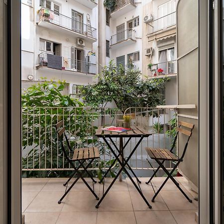 Ideally Located Apartment In Central Афины Экстерьер фото