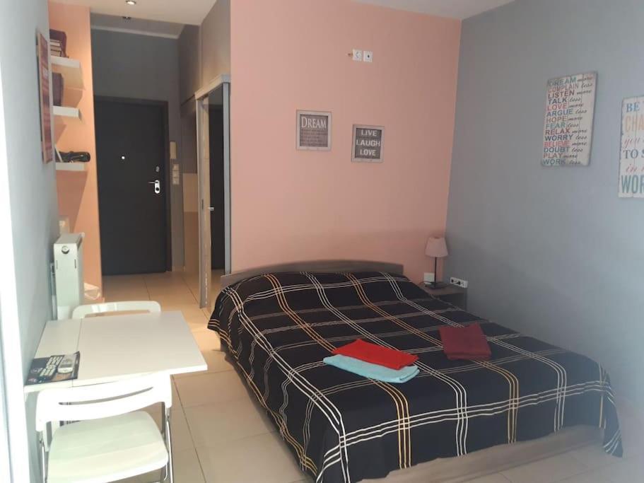 Ideally Located Apartment In Central Афины Экстерьер фото