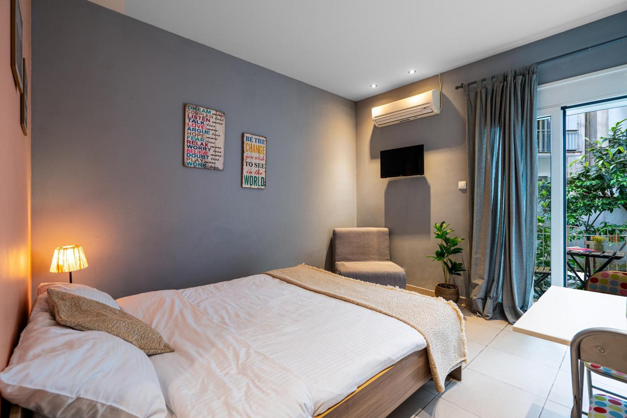 Ideally Located Apartment In Central Афины Экстерьер фото
