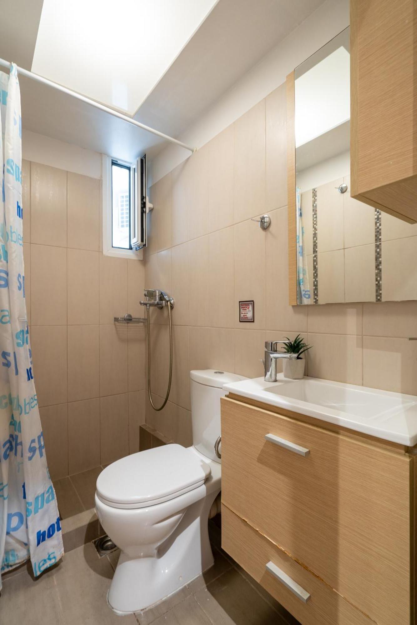 Ideally Located Apartment In Central Афины Экстерьер фото