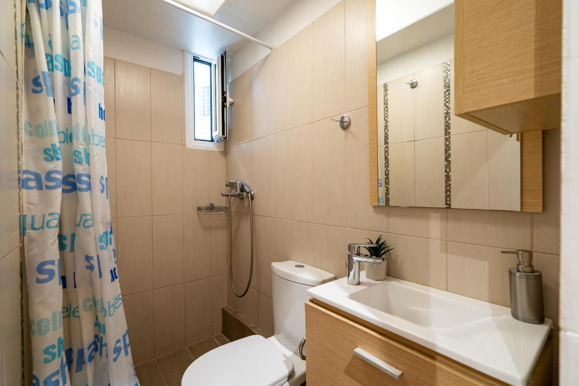 Ideally Located Apartment In Central Афины Экстерьер фото