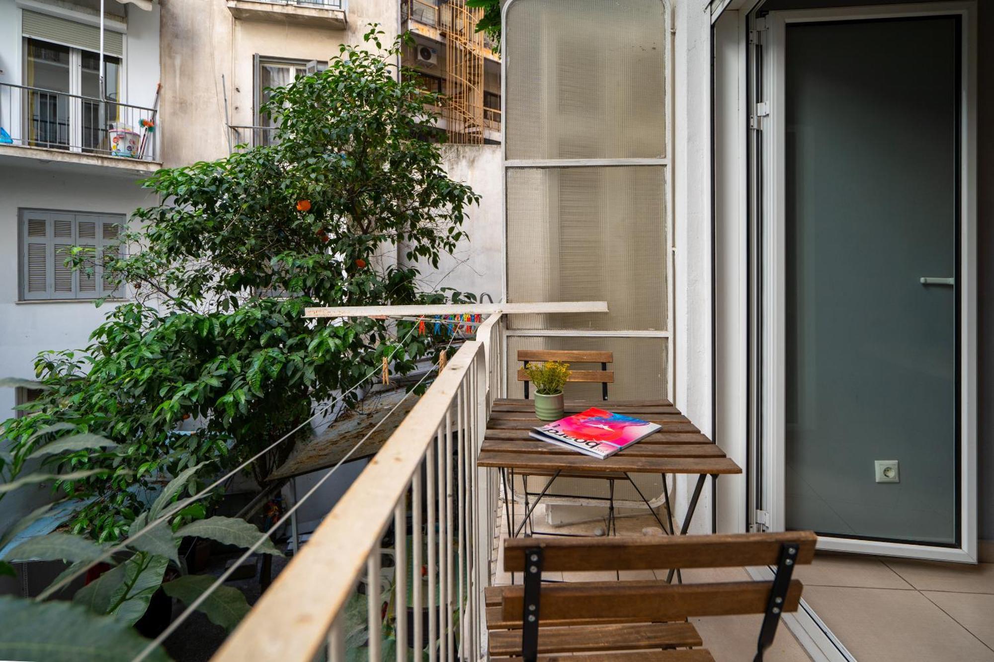 Ideally Located Apartment In Central Афины Экстерьер фото
