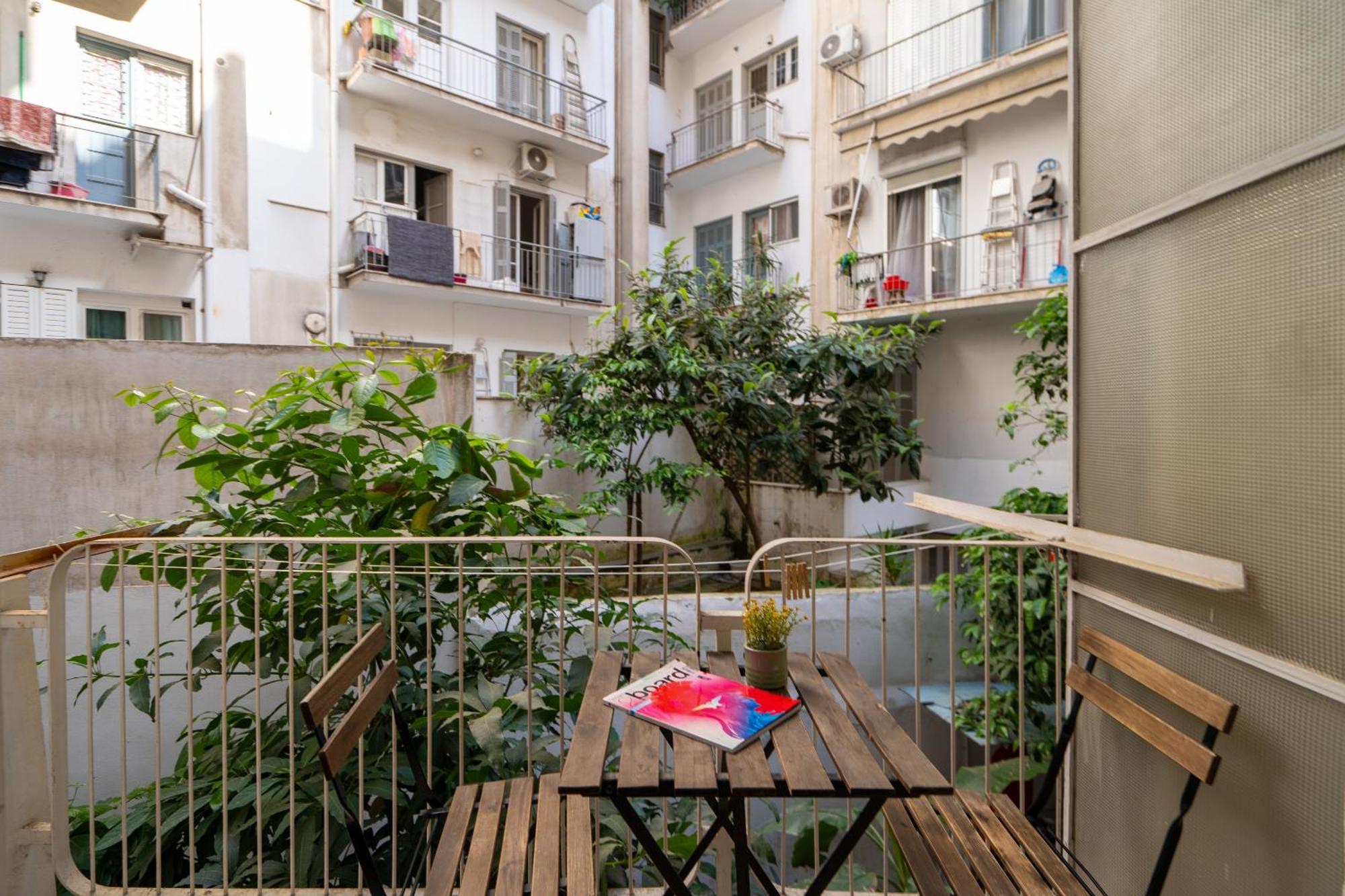 Ideally Located Apartment In Central Афины Экстерьер фото