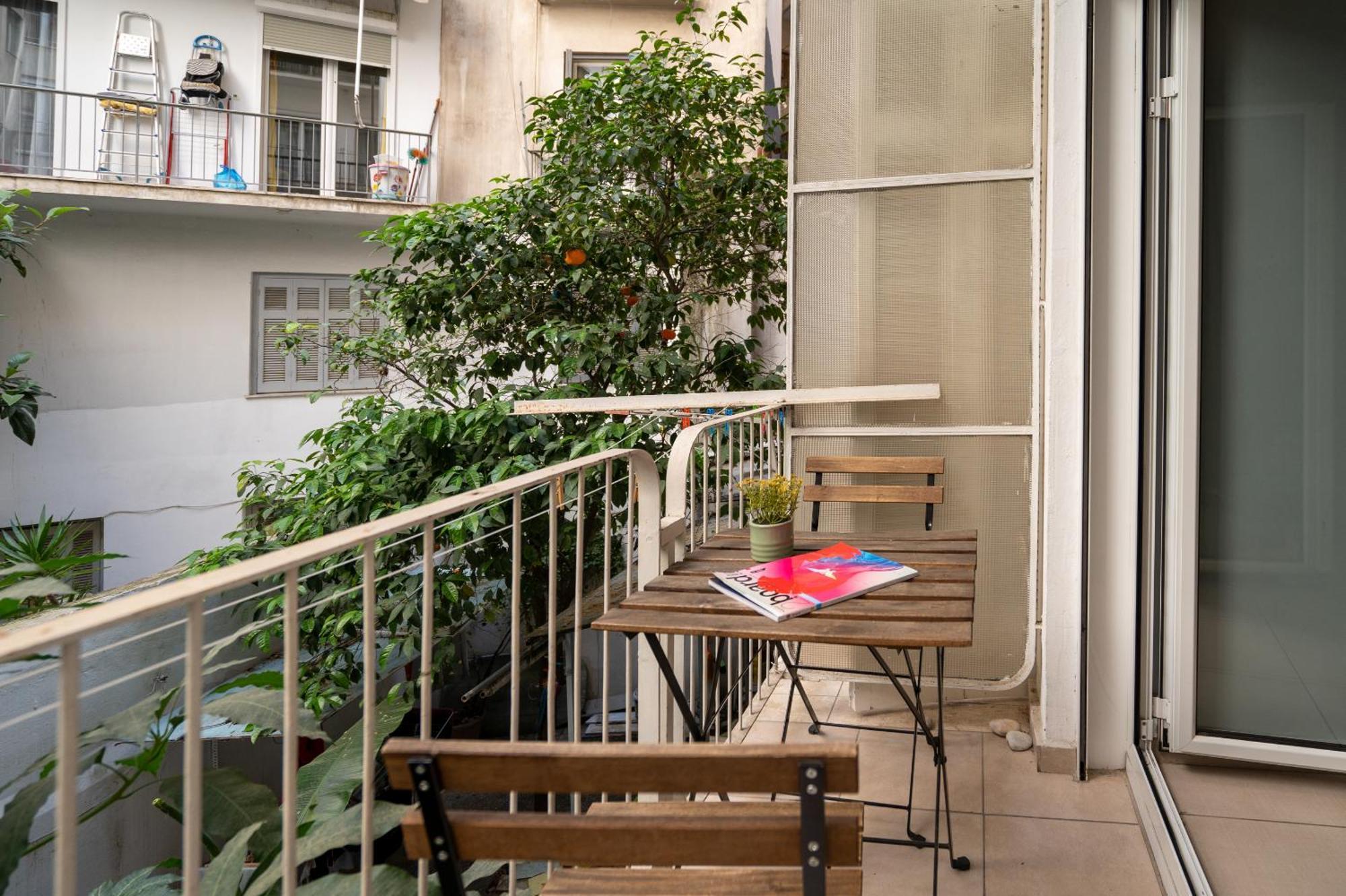 Ideally Located Apartment In Central Афины Экстерьер фото