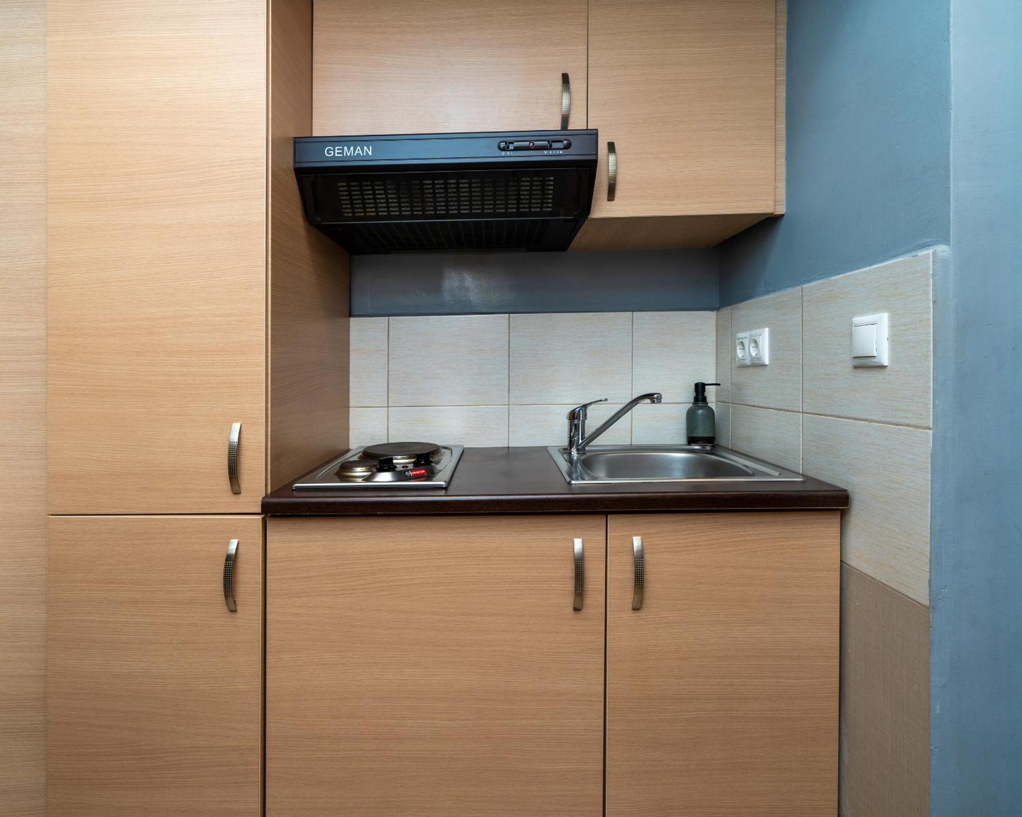 Ideally Located Apartment In Central Афины Экстерьер фото